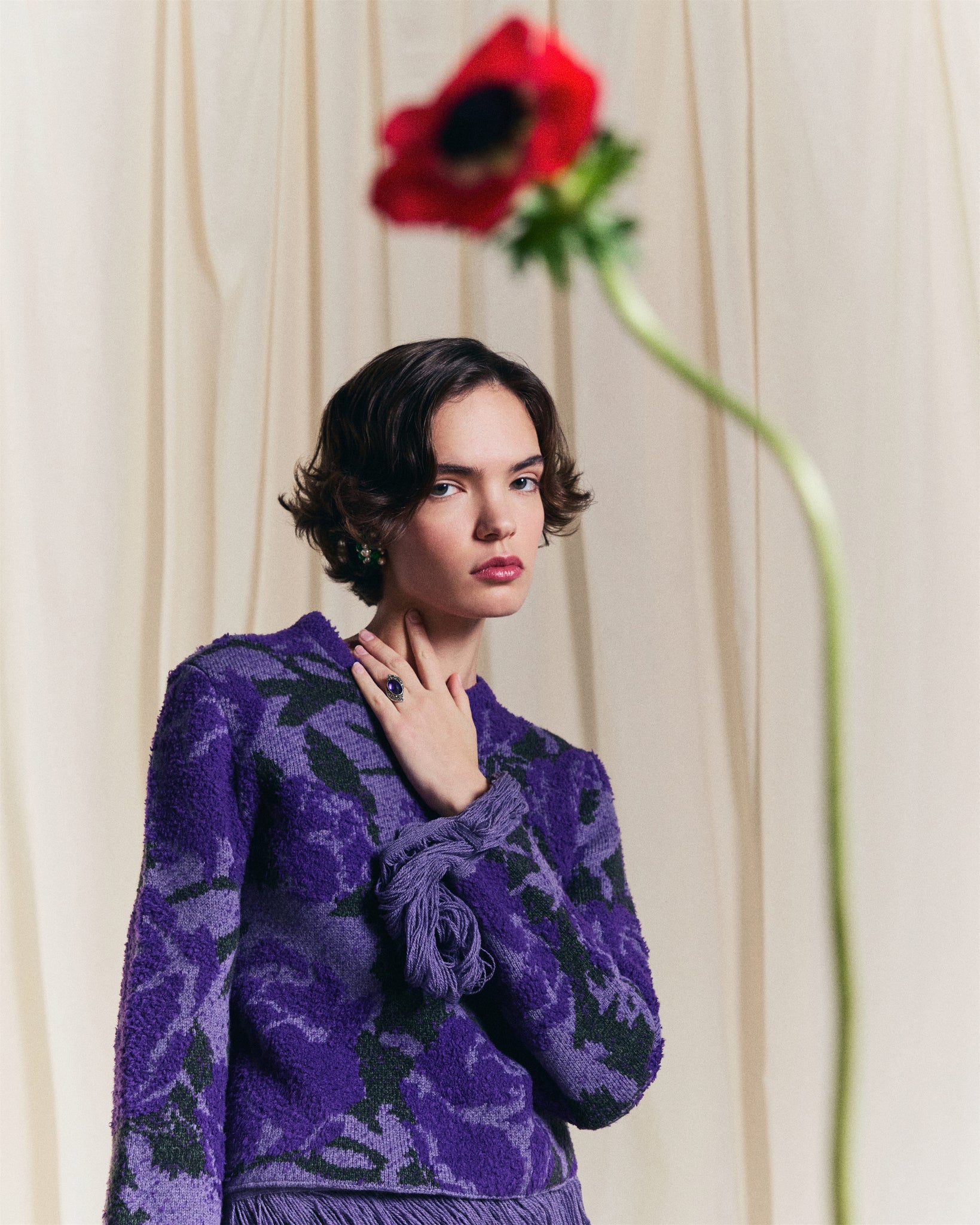 MIAOYAN24 autumn and winter purple knitted three-dimensional jacquard round neck tassel short wool top